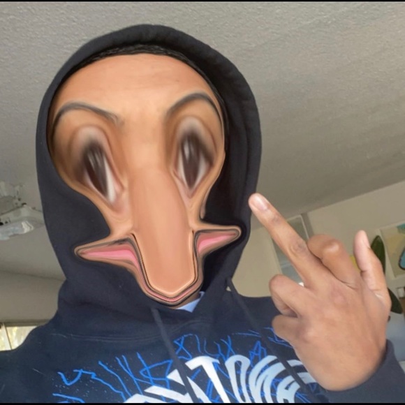 Profile Picture of Lara Nelson (@laranelson_) on Poshmark