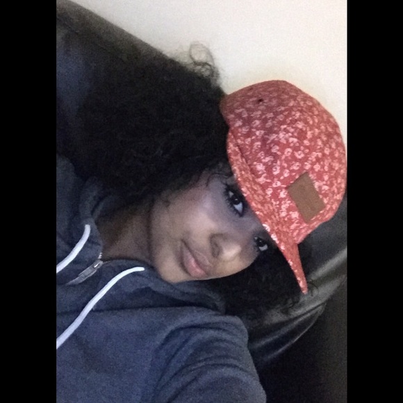 Profile Picture of Nadia Kemal (@kemalnads) on Poshmark