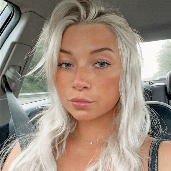 Profile Picture of Leah Fouquette (@leah_fouquette) on Poshmark