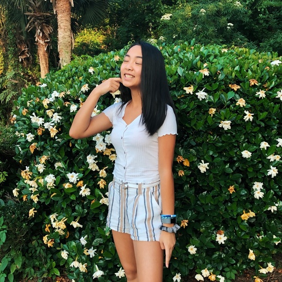 Profile Picture of Lena Huynh (@lenahuynhh) on Poshmark