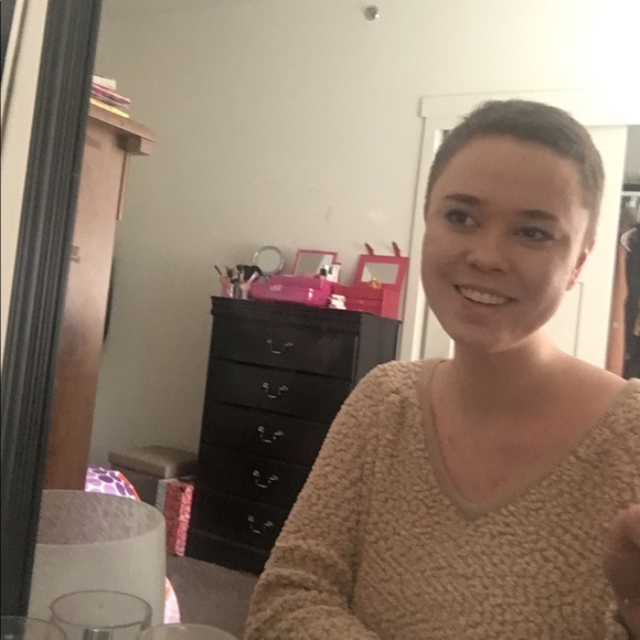 Profile Picture of Amanda Schack (@amandaschack) on Poshmark