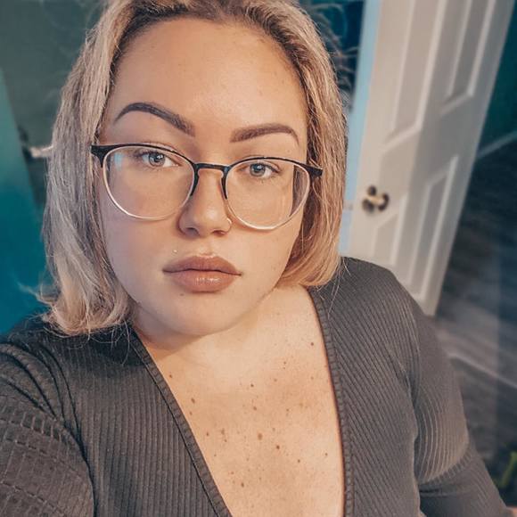 Profile Picture of Cassy Kauhane (@cassykauhane) on Poshmark
