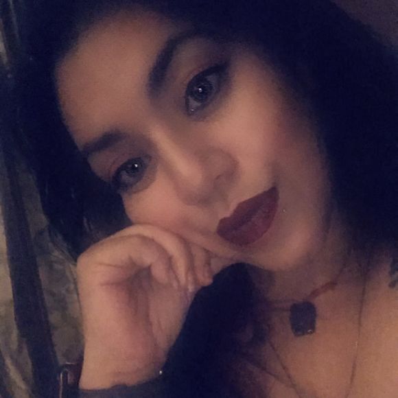 Profile Picture of Annette Annette (@lannettel1) on Poshmark