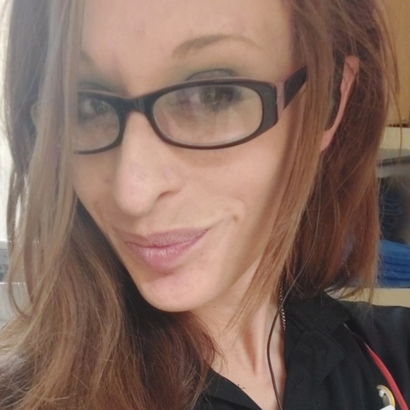 Profile Picture of Danielle Mink (@d_mink) on Poshmark