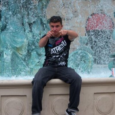 Profile Picture of James Limperopulos (@mmmmbizkit) on Twitter