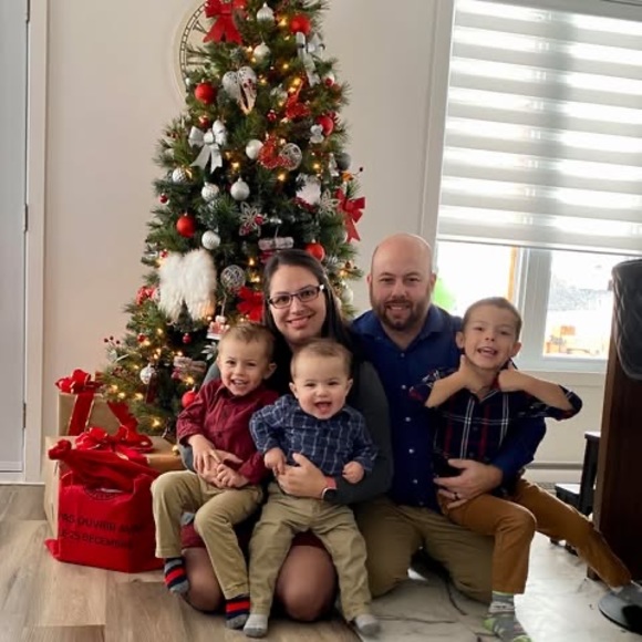 Profile Picture of Christina Pellerin (@cricri565) on Poshmark