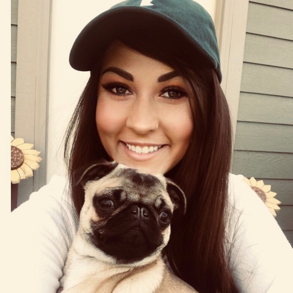 Profile Picture of Gena Totz (@gmtotz) on Poshmark