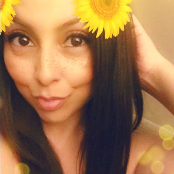 Profile Picture of Christy Saiz (@brownsuga078) on Poshmark