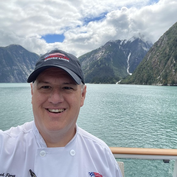 Profile Picture of Derek Flores (@dcflink) on Poshmark