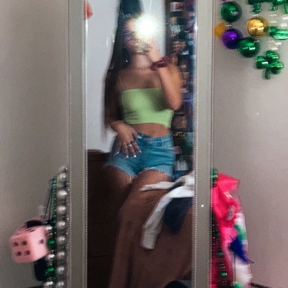 Profile Picture of Nynah Hartzheim (@ny556) on Poshmark