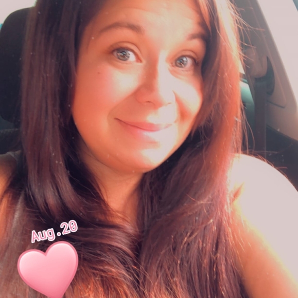 Profile Picture of Lori Appodaca (@loriappodaca) on Poshmark