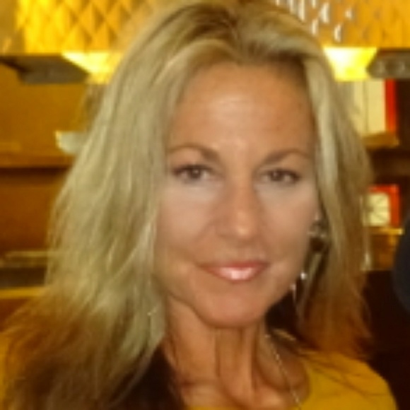 Profile Picture of Pamela Brookner (@pammybrookner) on Poshmark