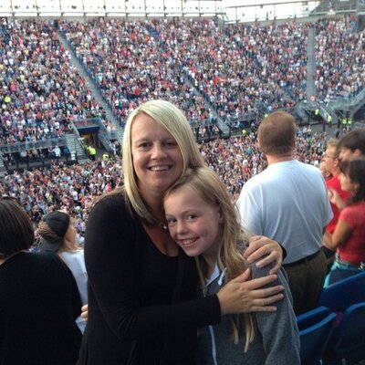 Profile Picture of Suzanne Nicholson (@suzywong04) on Twitter