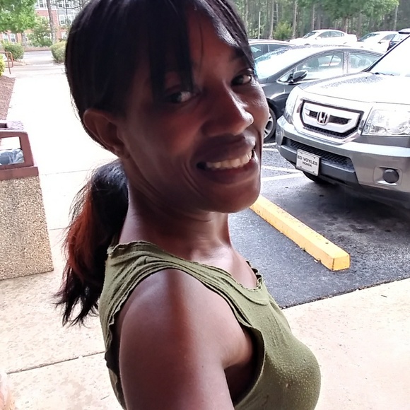 Profile Picture of Aisha Patterson (@81aishapatt) on Poshmark
