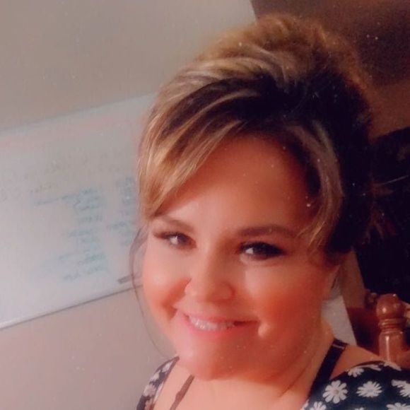 Profile Picture of Amber Holcomb (@holcombamber4) on Poshmark