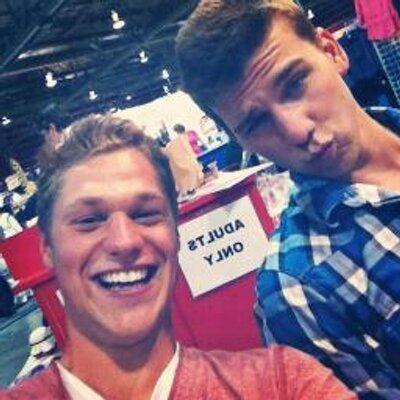 Profile Picture of Chris Ware (@CarlyRaySwagson) on Twitter