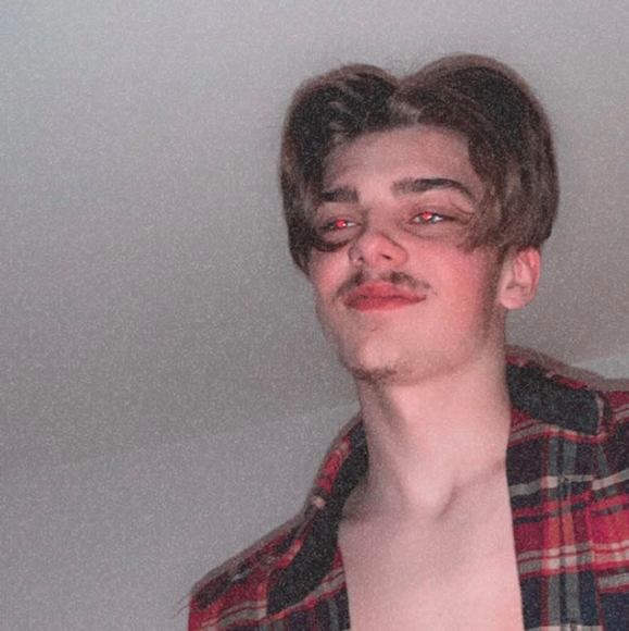 Profile Picture of Justin Roy (@justrip821) on Poshmark