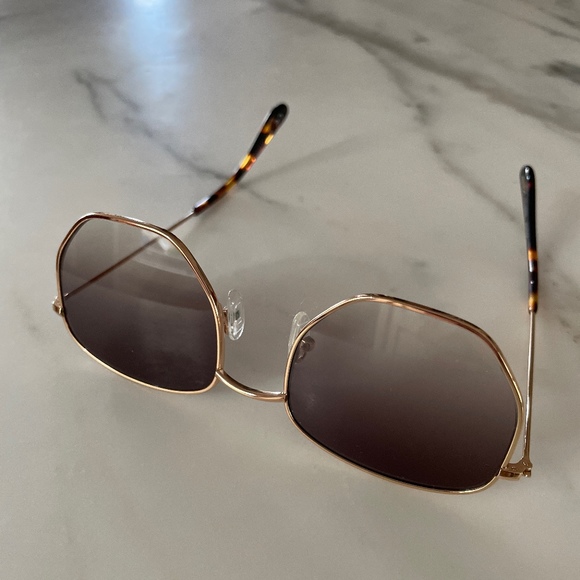 Profile Picture of Erica Björnsson (@eebbjj) on Poshmark