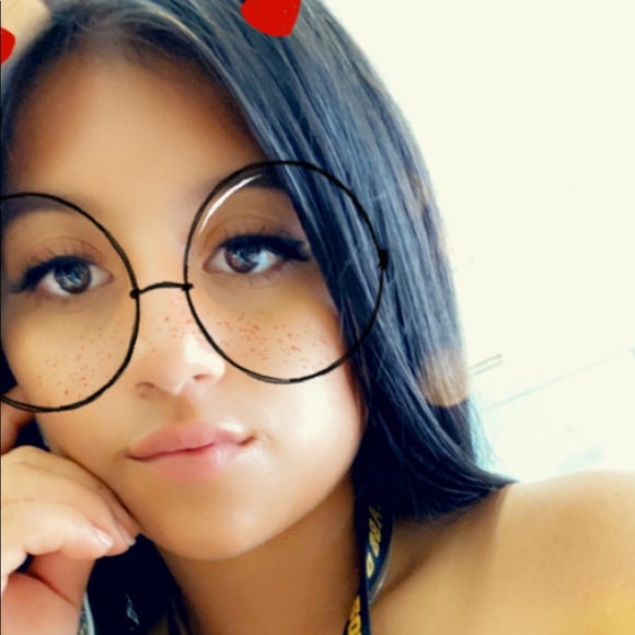 Profile Picture of Emily Alvarez (@ealvarez5262) on Poshmark