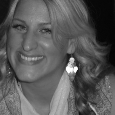Profile Picture of Vicky Pearson (@pearsondesigned) on Twitter