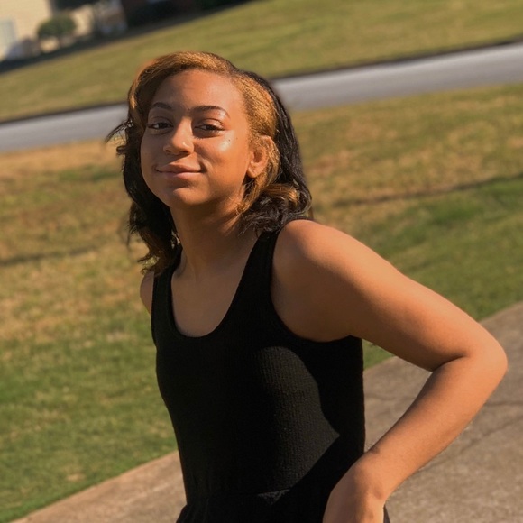 Danielle Roseberry - Poshmark Profile Picture of Danielle Roseberry (@d_roseberry) on Poshmark