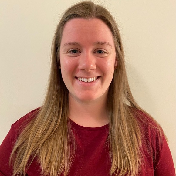 Profile Picture of Laura James (@laurakjames229) on Poshmark