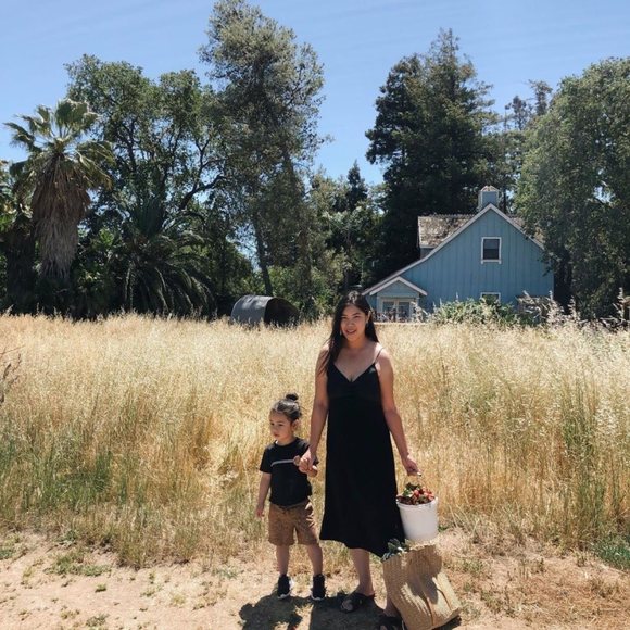 Profile Picture of Michelle Huynh (@michellehuyn565) on Poshmark