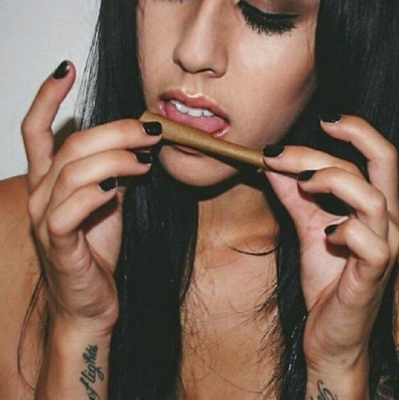 Profile Picture of Julian Webb (@juju420kush) on Poshmark