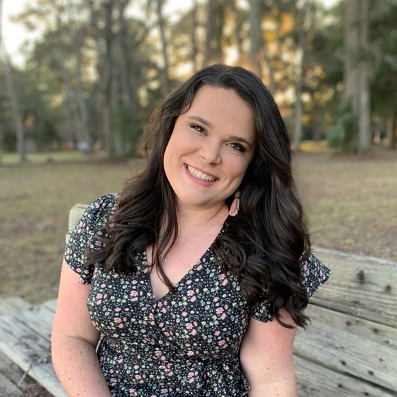 Profile Picture of Sara Loveday (@lovedaysara) on Poshmark
