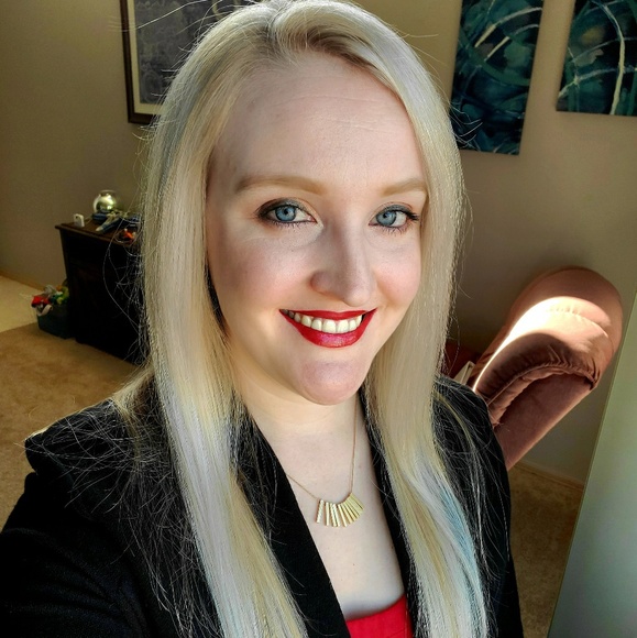 Profile Picture of Katelyn Eubanks (@sandbox319) on Poshmark