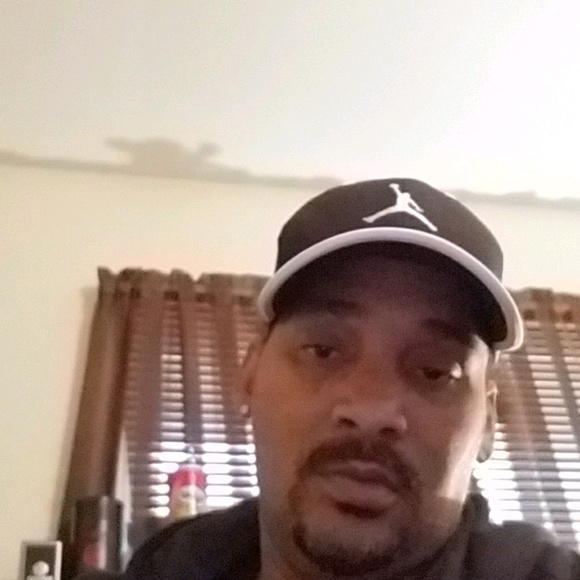 Profile Picture of Richard Gray (@richard188) on Poshmark