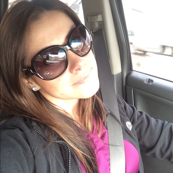 Profile Picture of Lupe Ruvalcaba (@coqueta01) on Poshmark