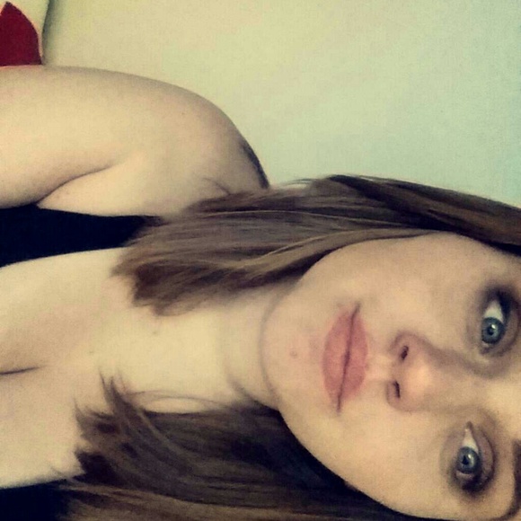 Profile Picture of Bryanne Baskette (@bryannnee_) on Poshmark