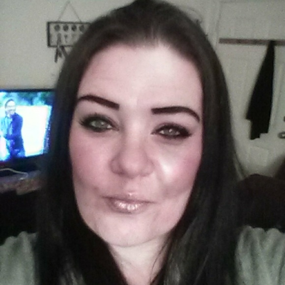 Ali Zajicek - Poshmark Profile Picture of Ali Zajicek (@alizoom) on Poshmark