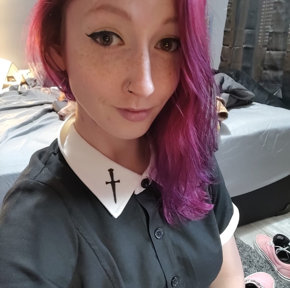 Profile Picture of Sarah James (@ivysweetz) on Poshmark