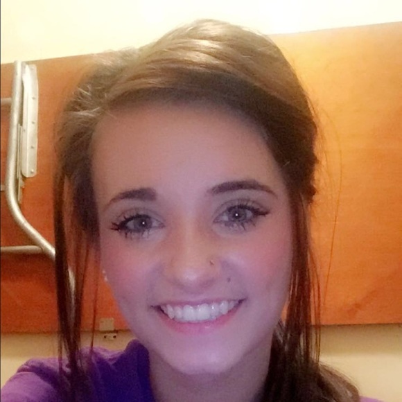 Profile Picture of Mikenzee Hendrix (@mikenzee_riley2) on Poshmark