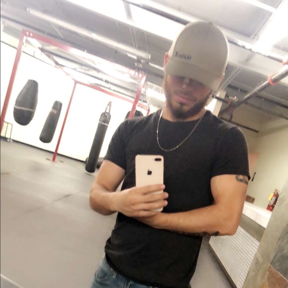 Profile Picture of Justin Roundtree (@justinar126) on Poshmark