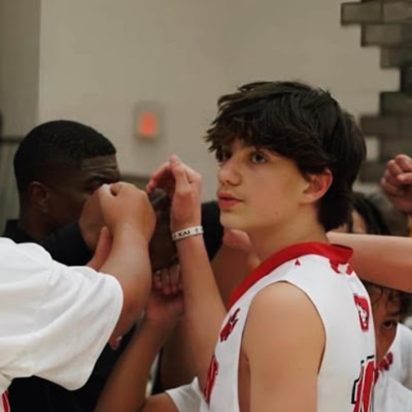 Profile Picture of Cadeico Cadeico (@cadeicoisabot) on Poshmark