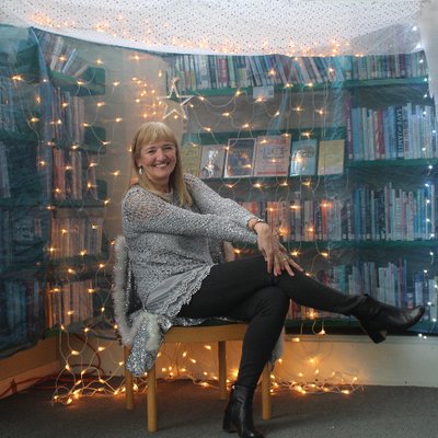 Profile Picture of Carole Bowe  📚 💙 (@Cazlar123) on Twitter