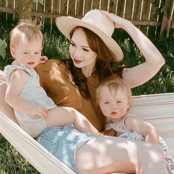 Profile Picture of Amanda Troost (@sageandquinn) on Poshmark