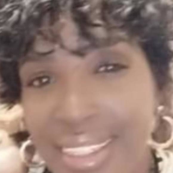 Vee Breston - Poshmark Profile Picture of Vee Breston (@vbreston) on Poshmark