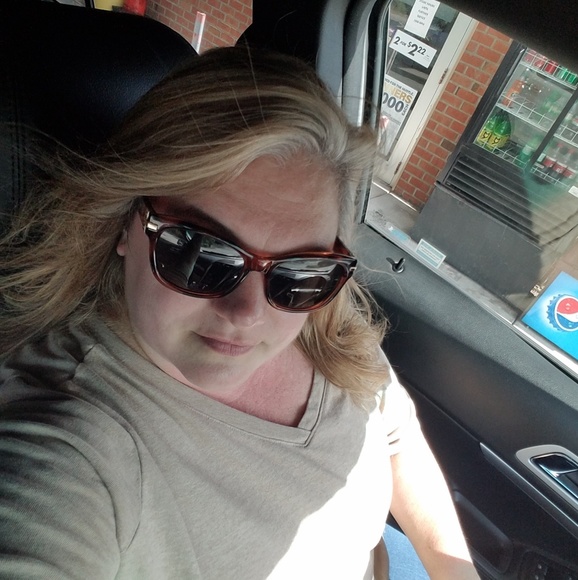 Profile Picture of Cynthia Stutts (@gigicyndi717) on Poshmark