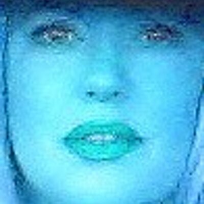 Profile Picture of Eva Stokes (@EvaStarsinger) on Twitter