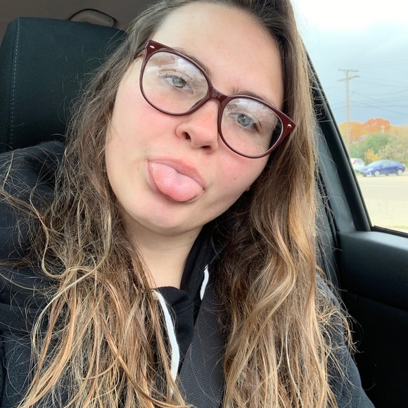 Profile Picture of Claire Markwart (@cmarkwart) on Poshmark