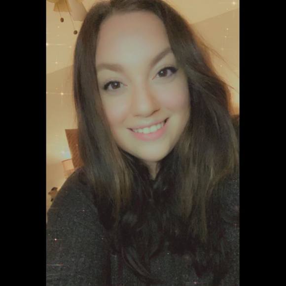 Profile Picture of Nicole Smoker (@nclsmkr9) on Poshmark