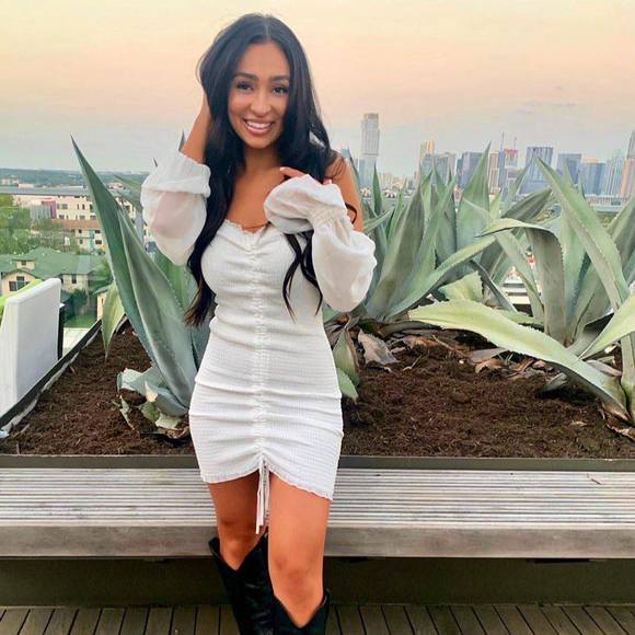 Profile Picture of Tatiana Jaramillo (@tatianajara) on Poshmark