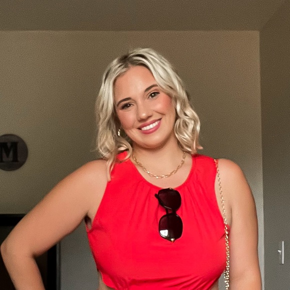 Profile Picture of Amanda Koss (@cleanupmama) on Poshmark