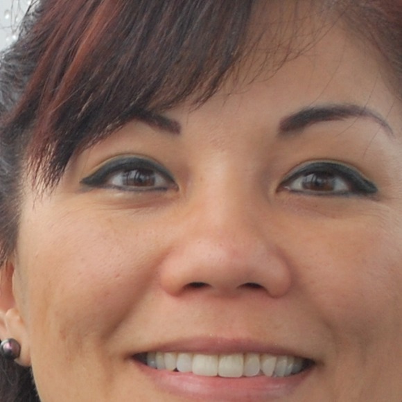 Profile Picture of Laura Zambon (@osawa41) on Poshmark