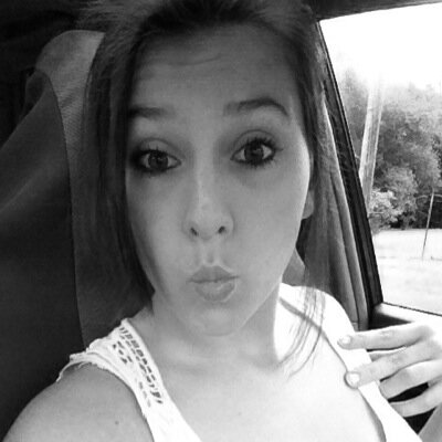 Profile Picture of Amanda⚓ (@a_glueck14) on Twitter