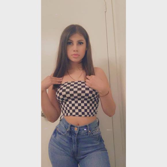 Profile Picture of Daniela Roche (@danielaroche) on Poshmark